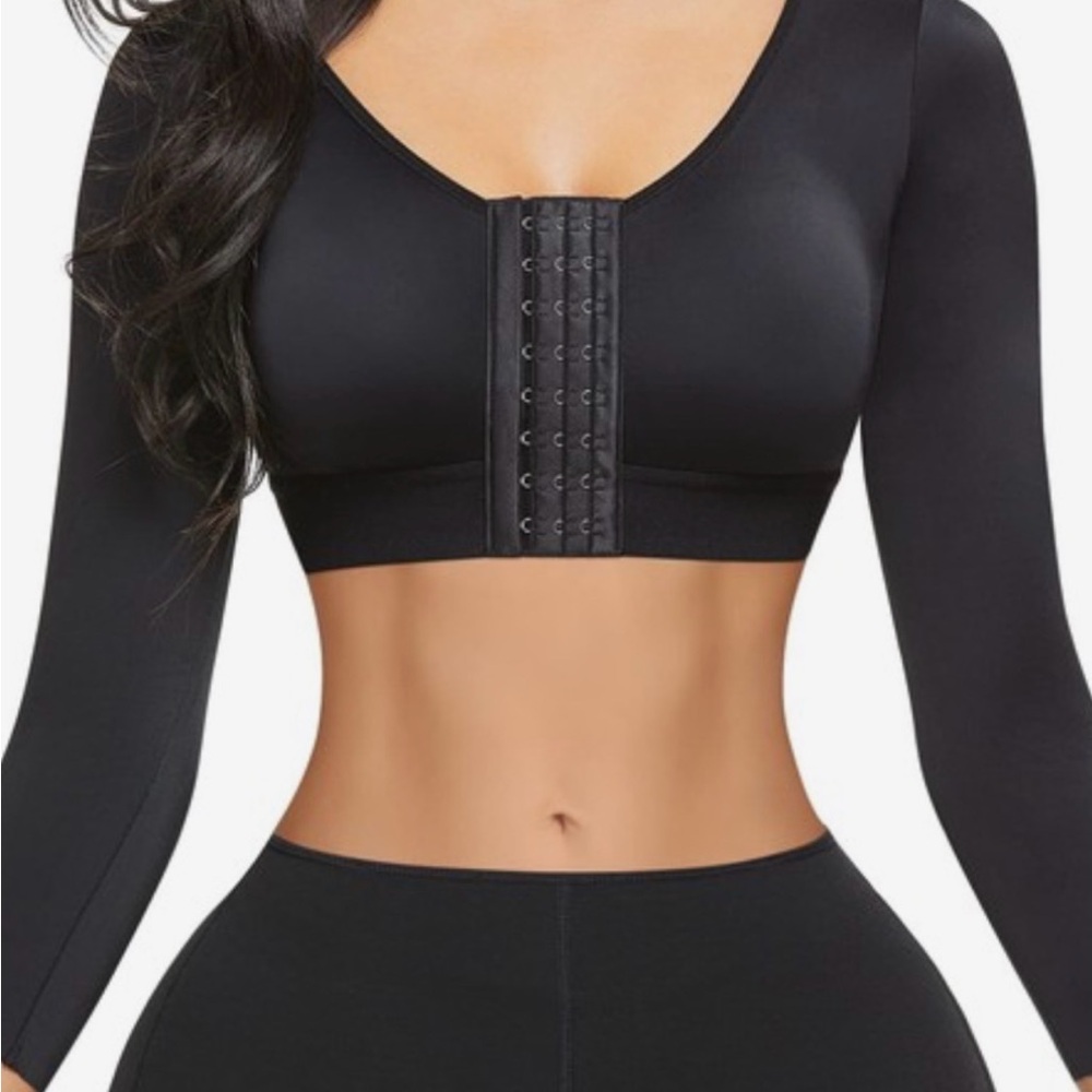 Feelingirl Shaped fitted Black Long Sleeve Top Size Medium.
